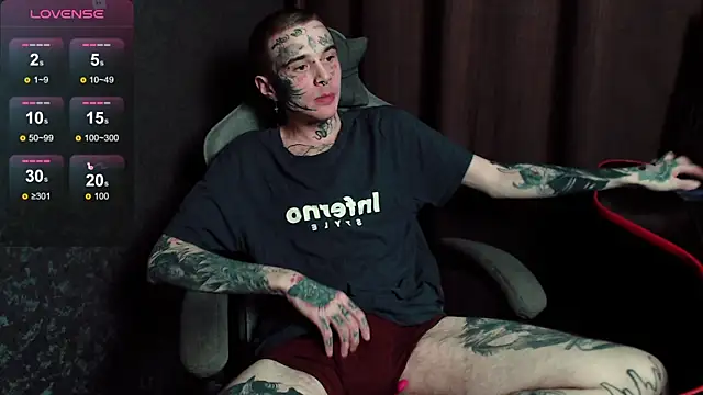 Snapshot of lonelycrystal chatting on 10/29/25, 05:45 lonelycrystal online show from 10/29/25, 05:45