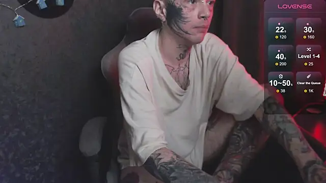 Snapshot of lonelycrystal chatting on 12/17/24, 01:27 lonelycrystal online show from 12/17/24, 01:27