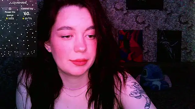 Snapshot of AlexandrinaLii chatting on 10/28/25, 06:56 AlexandrinaLii online show from 10/28/25, 06:56