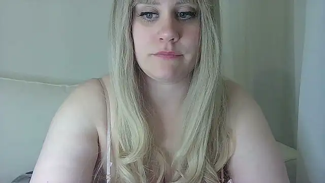 Snapshot of miramore chatting on 02/13/25, 10:43 miramore online show from 02/13/25, 10:43