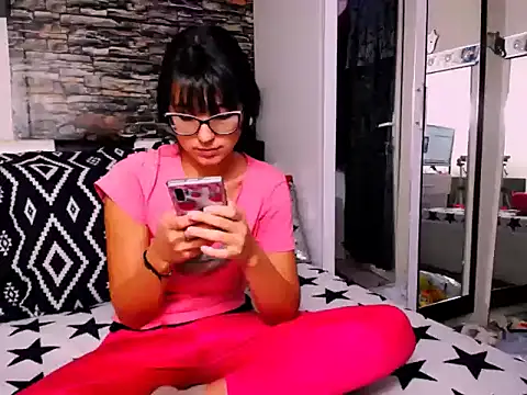 Snapshot of RubyBe10 chatting on 11/29/25, 01:00 RubyBe10 online show from 11/29/25, 01:00