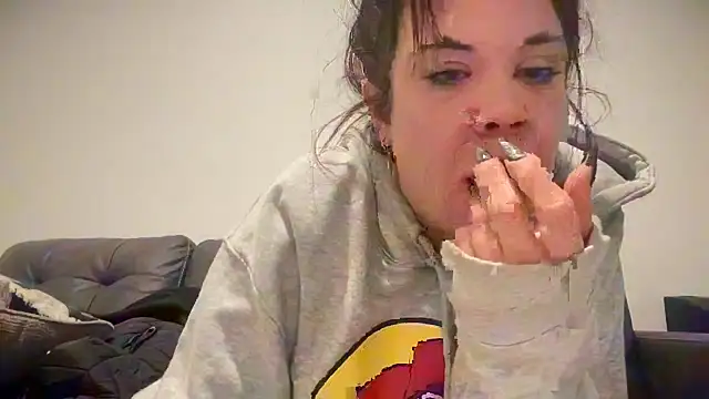 RavenRayyy online show from 10/08/25, 10:50