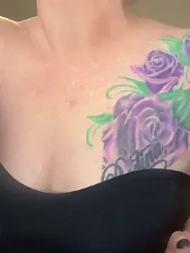 RavenRayyy online show from 10/19/25, 03:09