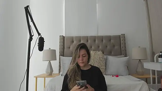 Snapshot of atenea_erotic chatting on 11/13/25, 08:02 atenea erotic online show from 11/13/25, 08:02