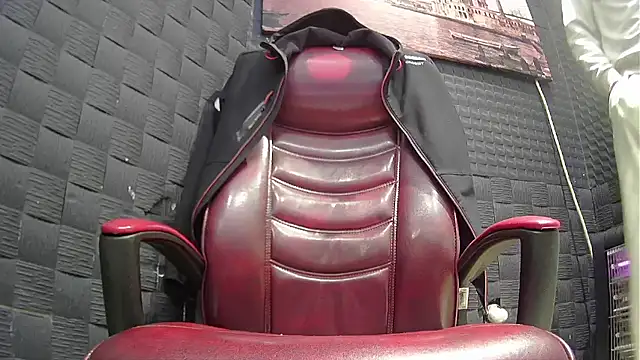 Snapshot of hardbigcock16 chatting on 11/15/25, 08:18 hardbigcock16 online show from 11/15/25, 08:18