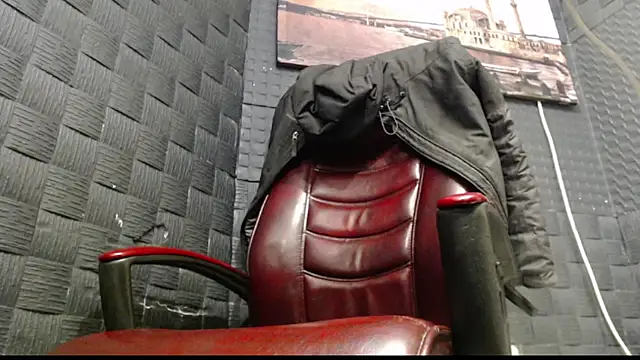 Snapshot of hardbigcock16 chatting on 11/27/25, 12:27 hardbigcock16 online show from 11/27/25, 12:27