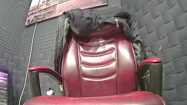 Snapshot of hardbigcock16 chatting on 12/01/25, 07:31 hardbigcock16 online show from 12/01/25, 07:31