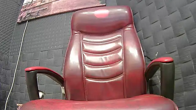 Snapshot of hardbigcock16 chatting on 12/04/25, 07:40 hardbigcock16 online show from 12/04/25, 07:40