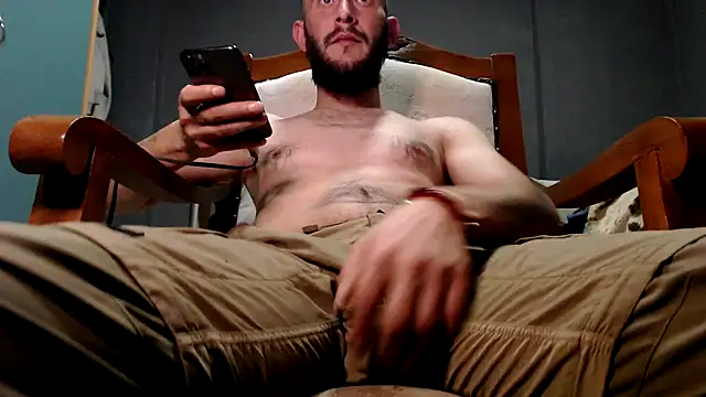 Snapshot of hardbigcock16 chatting on 12/05/25, 06:39 hardbigcock16 online show from 12/05/25, 06:39