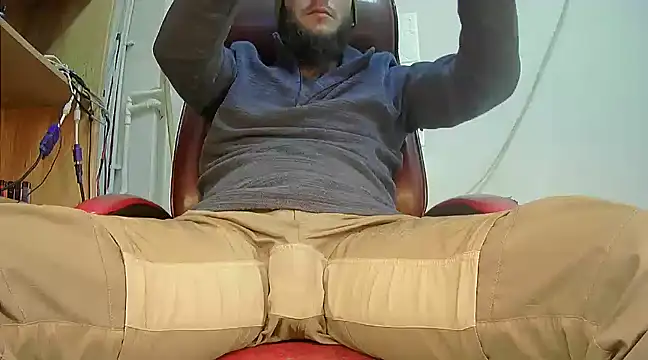 Snapshot of hardbigcock16 chatting on 01/28/25, 12:43 hardbigcock16 online show from 01/28/25, 12:43