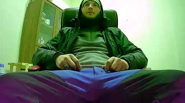 Snapshot of hardbigcock16 chatting on 02/13/25, 07:35 hardbigcock16 online show from 02/13/25, 07:35