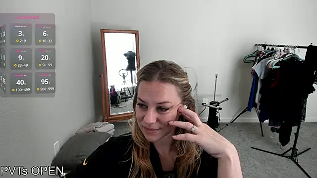 Snapshot of Peaches_N_Kreme chatting on 09/14/25, 10:21 Peaches N Kreme online show from 09/14/25, 10:21