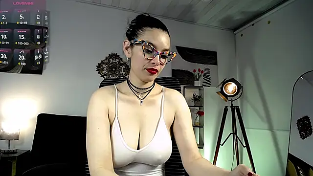 paulinabarnett- online show from 03/22/25, 11:53