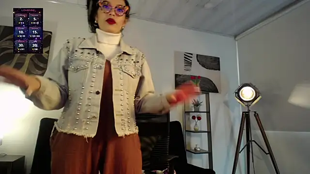paulinabarnett- online show from 02/14/25, 11:53