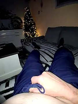 Snapshot of schlonzi81 chatting on 12/14/25, 08:58 schlonzi81 online show from 12/14/25, 08:58