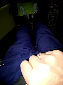 Snapshot of schlonzi81 chatting on 10/12/25, 09:05 schlonzi81 online show from 10/12/25, 09:05