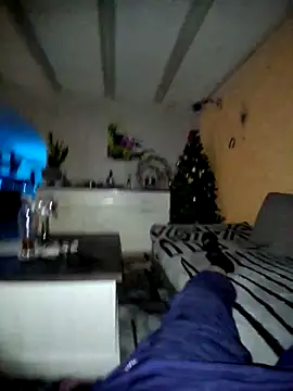 Snapshot of schlonzi81 chatting on 12/17/25, 09:42 schlonzi81 online show from 12/17/25, 09:42