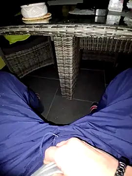 Snapshot of schlonzi81 chatting on 11/21/25, 10:31 schlonzi81 online show from 11/21/25, 10:31