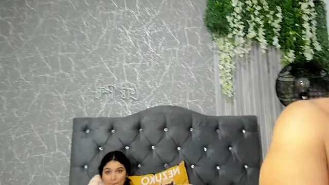 Snapshot of JustiinJazmin chatting on 02/15/25, 08:12 JustiinJazmin online show from 02/15/25, 08:12