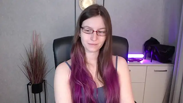 emmaxDelight online show from 12/16/25, 06:28