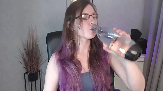 emmaxDelight online show from 11/25/25, 06:36