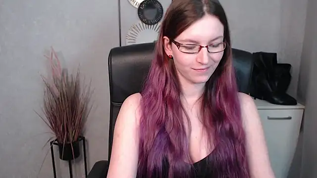 Snapshot of emmaxDelight chatting on 02/26/25, 12:38 emmaxDelight online show from 02/26/25, 12:38