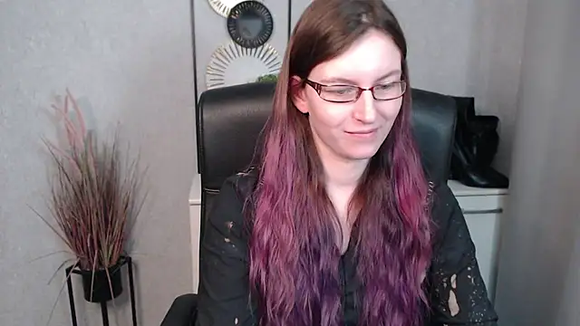 Snapshot of emmaxDelight chatting on 02/25/25, 12:38 emmaxDelight online show from 02/25/25, 12:38