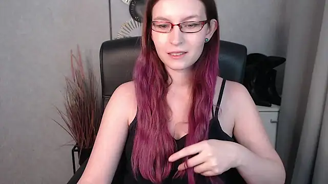 Snapshot of emmaxDelight chatting on 02/04/25, 06:36 emmaxDelight online show from 02/04/25, 06:36