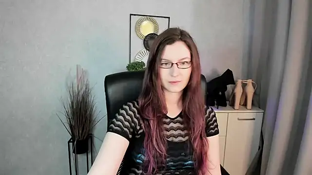 Snapshot of emmaxDelight chatting on 05/14/26, 05:15 emmaxDelight online show from 05/14/26, 05:15