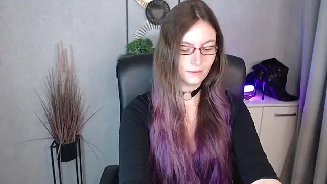 emmaxDelight online show from 10/28/25, 06:45