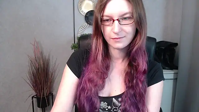 Snapshot of emmaxDelight chatting on 03/03/25, 06:42 emmaxDelight online show from 03/03/25, 06:42
