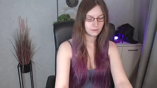 emmaxDelight online show from 10/29/25, 06:23