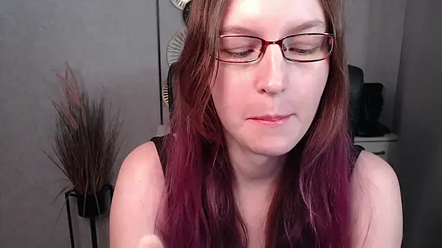Snapshot of emmaxDelight chatting on 02/27/25, 10:33 emmaxDelight online show from 02/27/25, 10:33