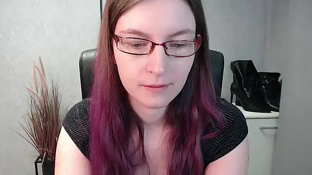 Snapshot of emmaxDelight chatting on 02/18/25, 10:16 emmaxDelight online show from 02/18/25, 10:16