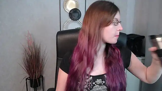 Snapshot of emmaxDelight chatting on 03/03/25, 10:28 emmaxDelight online show from 03/03/25, 10:28
