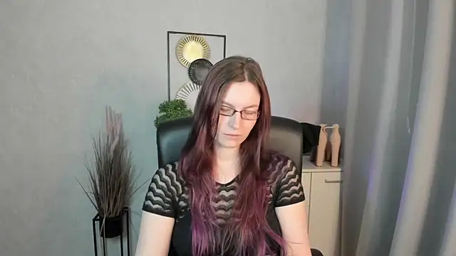 emmaxDelight online show from 04/15/26, 06:19