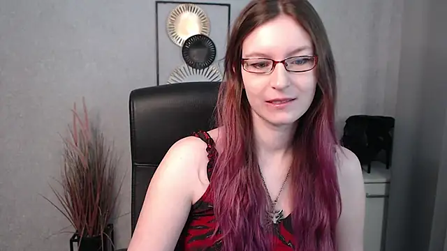 Snapshot of emmaxDelight chatting on 03/20/25, 06:41 emmaxDelight online show from 03/20/25, 06:41