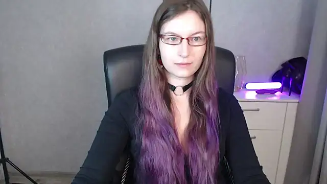 emmaxDelight online show from 10/27/25, 06:36