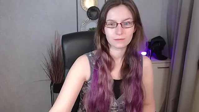 Snapshot of emmaxDelight chatting on 09/23/25, 05:25 emmaxDelight online show from 09/23/25, 05:25
