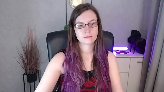 emmaxDelight online show from 11/28/25, 06:24