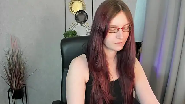 Snapshot of emmaxDelight chatting on 06/15/26, 05:29 emmaxDelight online show from 06/15/26, 05:29