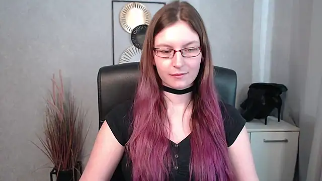 Snapshot of emmaxDelight chatting on 03/18/25, 01:23 emmaxDelight online show from 03/18/25, 01:23