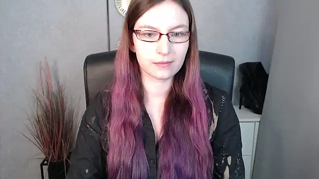 Snapshot of emmaxDelight chatting on 02/19/25, 10:12 emmaxDelight online show from 02/19/25, 10:12