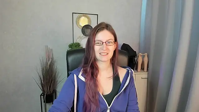 emmaxDelight online show from 04/17/26, 05:32