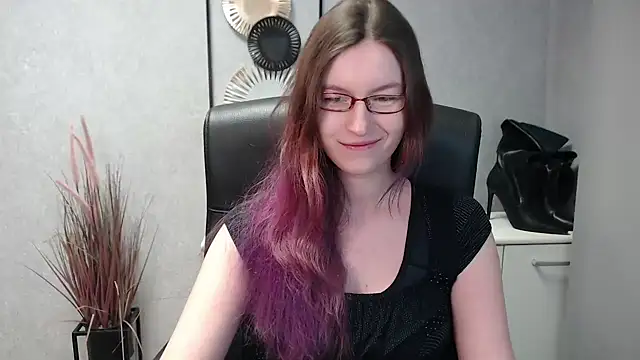 Snapshot of emmaxDelight chatting on 02/18/25, 06:37 emmaxDelight online show from 02/18/25, 06:37