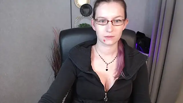 Snapshot of emmaxDelight chatting on 10/01/25, 05:23 emmaxDelight online show from 10/01/25, 05:23