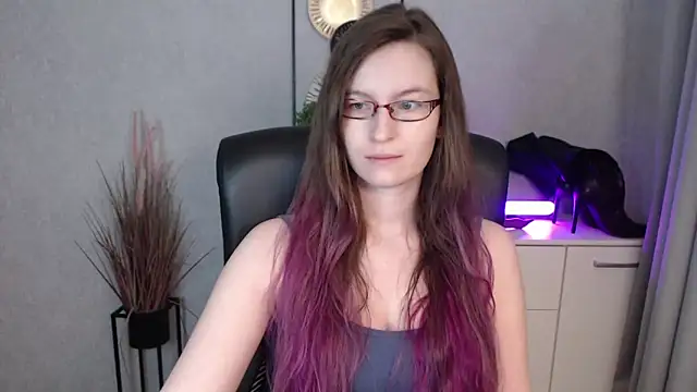 emmaxDelight online show from 12/17/25, 06:18