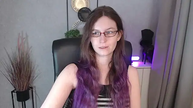 emmaxDelight online show from 11/18/25, 06:39