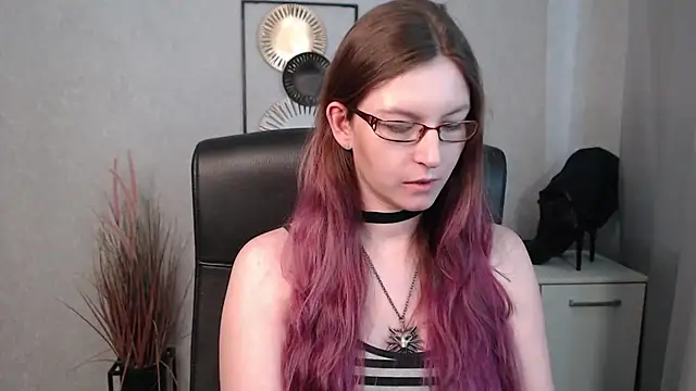 Snapshot of emmaxDelight chatting on 03/22/25, 10:39 emmaxDelight online show from 03/22/25, 10:39