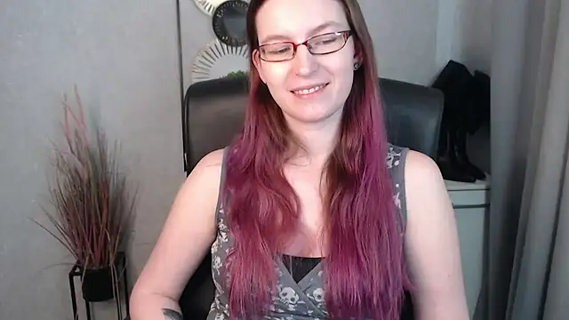Snapshot of emmaxDelight chatting on 02/06/25, 11:20 emmaxDelight online show from 02/06/25, 11:20